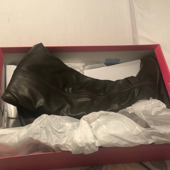 NWT taupe grey boots SALE! - Picture 7 of 7